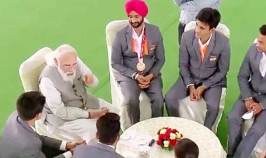 વડાપ્રધાન મોદીએ ભારતીય પેરાલિમ્પિક ખેલાડીઓ સાથે મુલાકાત કરતા રાજીના રેડ થયા