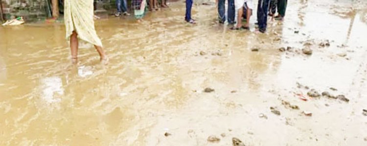 અમરોલી છાપરાભાઠા રોડ પર ચૌધરીવાસના રસ્તાઓ ગોબરથી ખદબદે છે, લોકોમાં ભભૂકતો રોષ