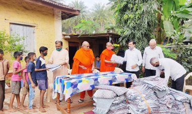 મણિનગર શ્રી સ્વામિનારાયણ ગાદી સંસ્થાને ડાંગના અંતરિયાળ વિસ્તારમાં શાલનું નિ:શુલ્ક વિતરણ કર્યું