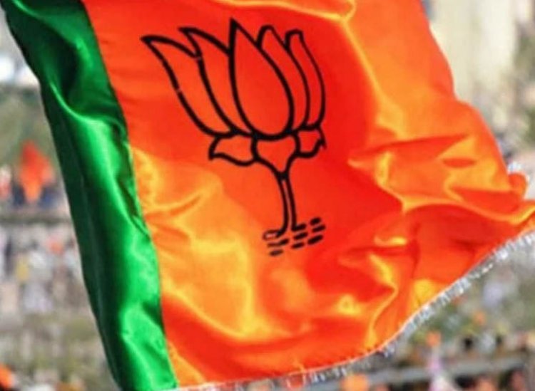 કોંગ્રેસમાંથી ભાજપમાં સામેલ થયેલા કાર્યકરને સ્ટેજ-સ્થાન આપતા ભાજપમાં સર્જાયો વિવાદ