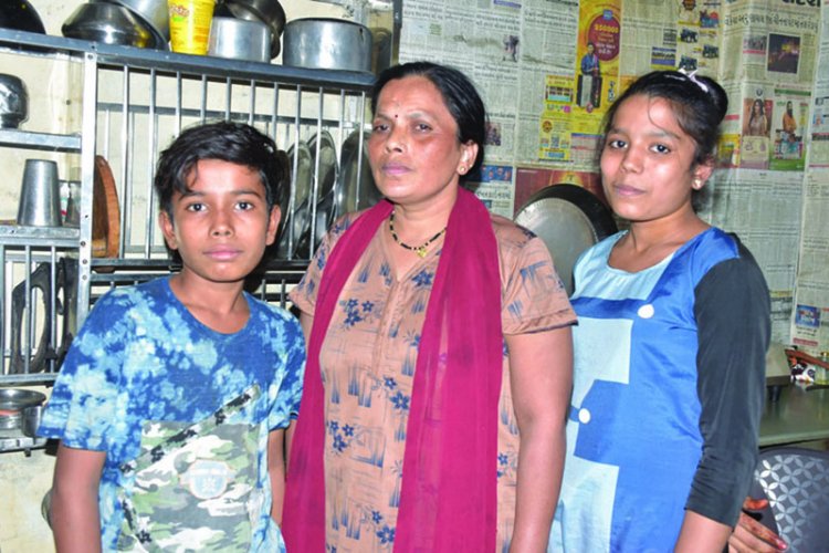 એકલા હાથે ત્રણ બાળકોનો ઉછેર કરતા ‘મધર ઇન્ડિયા’ અનિતાબેન શેલકે