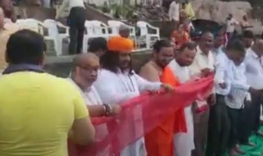 સુર્યપુત્રી તાપી મૈયાને ૮૫૧ મીટરની ચુંદડી ઓઢાડાઇ