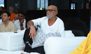 લઠ્ઠાકાંડ બાદ અસહાય બનેલા લોકોનાં પરિવારજનોને રાહત અપાવતા મોરારિબાપુ