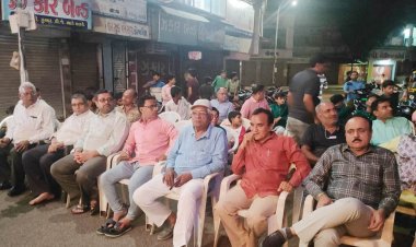 અશ્વિનીકુમાર મોદી મહોલ્લા ખાતે મહાઆરતીનો સેંકડો ભક્તોએ લાભ લીધો   