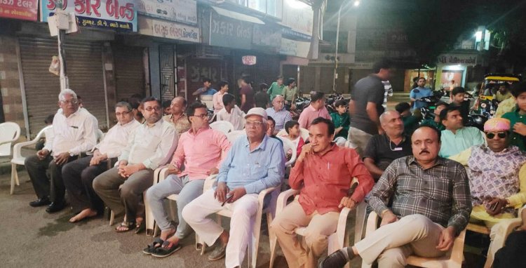 અશ્વિનીકુમાર મોદી મહોલ્લા ખાતે મહાઆરતીનો સેંકડો ભક્તોએ લાભ લીધો   