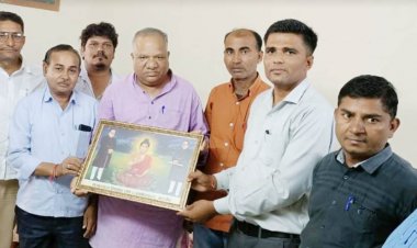 राजस्थान शिक्षक संघ अंबेडकर ने भाजपा अनुसूचित जाति मोर्चा राजस्थान के प्रदेश उपाध्यक्ष लक्ष्मण बडेरा को स्मृति चिन्ह भेंट कर किया बहुमान