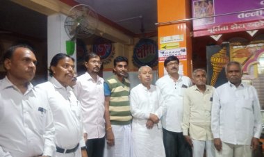 મલેકપુર હનુમાન મંદિર ખાતે દર્શનનો લાભ લેતા માનસિંહ ચૌહાણ