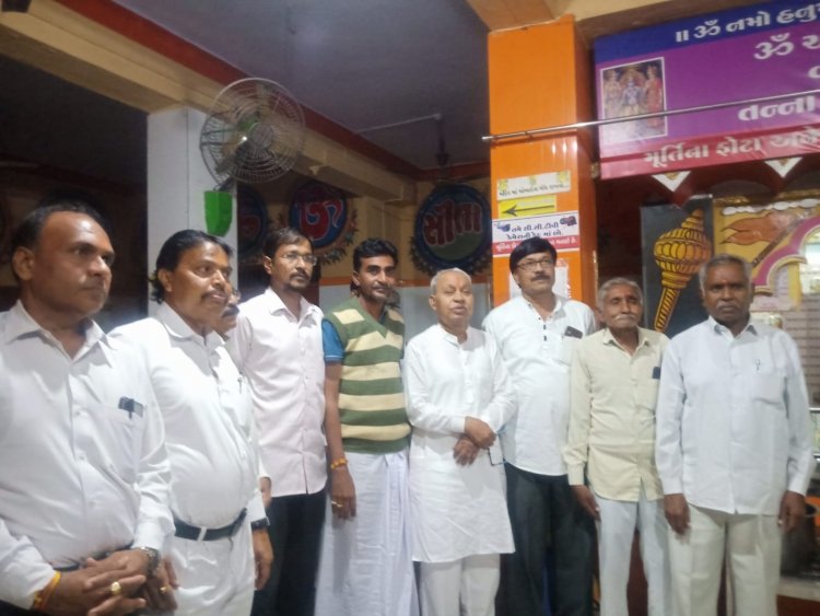 મલેકપુર હનુમાન મંદિર ખાતે દર્શનનો લાભ લેતા માનસિંહ ચૌહાણ