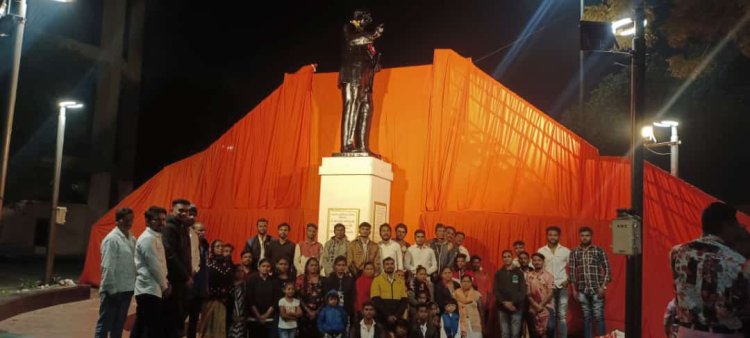 विश्वरत्न बाबा साहेब आंबेडकर के 66 वे महापरिनिर्वाण पर  गोमतिपुर से सारंगपुर मे  कैंडल मार्च , मानवंदना, सलामी देने  का कार्यक्रम