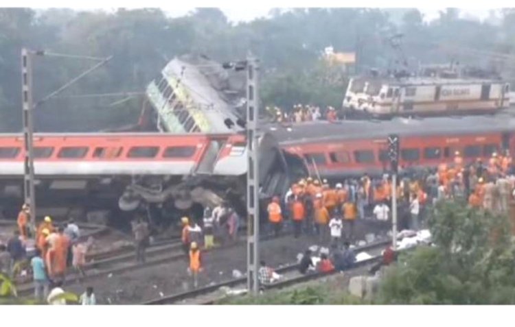 ઓરિસ્સાની ટ્રેન દુર્ઘટનામાં માર્યા ગયેલાઓને મોરારિબાપુએ રૂ. ૫૦ લાખની સહાય કરી આપી શ્રધ્ધાંજલિ