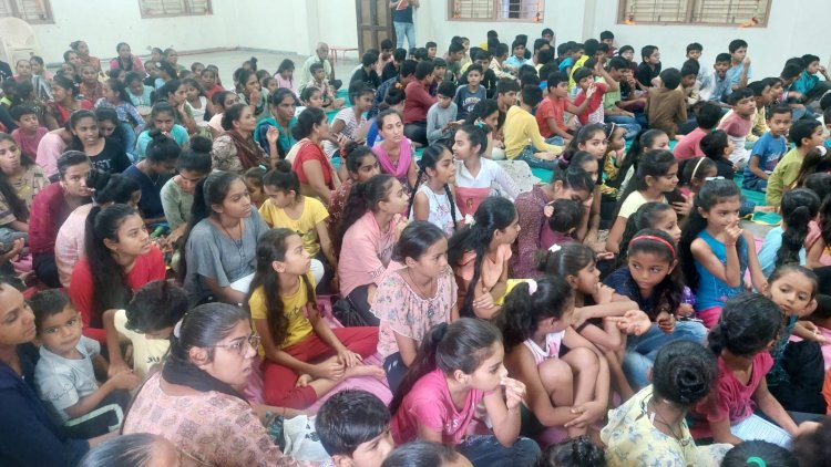 વિદ્યા સંજીવની મંડળ દ્રારા નવસારીમાં વિનામૂલ્યે નોટબુક વિતરણ