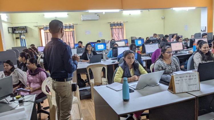 નવયુગ કોમર્સ કોલેજ ખાતે Artificial Intelligence in  Academic Research  વિષય પર એક દિવસીય વર્કશોપનું આયોજન