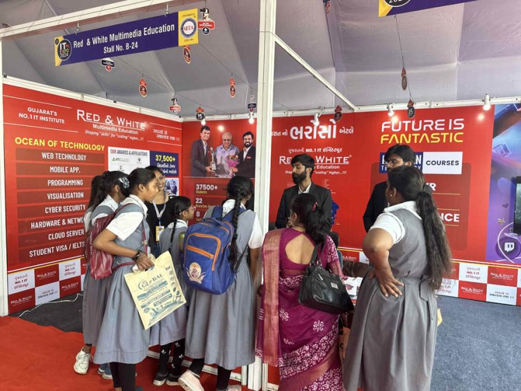 સુરત ખાતે સીતાઆઇ.ટી. એક્સ્પો.માં રેડ એન્ડ વ્હાઇટ મલ્ટીમીડીયા ઇન્સ્ટિટ્યુટે નેક્સ્ટ ઝેન ટેક. અંતર્ગત આર્ટિફિશિયલ ઇન્ટેલિજન્સ કોર્સનું પ્રદર્શન યુવાનોમાં બન્યું આકર્ષણનું કેન્દ્ર