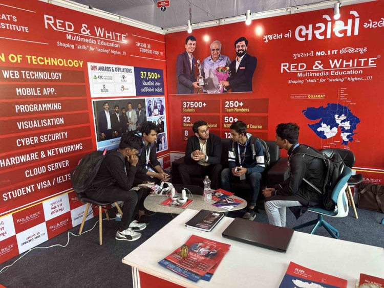 સુરત ખાતે સીતાઆઇ.ટી. એક્સ્પો.માં રેડ એન્ડ વ્હાઇટ મલ્ટીમીડીયા ઇન્સ્ટિટ્યુટે નેક્સ્ટ ઝેન ટેક. અંતર્ગત આર્ટિફિશિયલ ઇન્ટેલિજન્સ કોર્સનું પ્રદર્શન યુવાનોમાં બન્યું આકર્ષણનું કેન્દ્ર