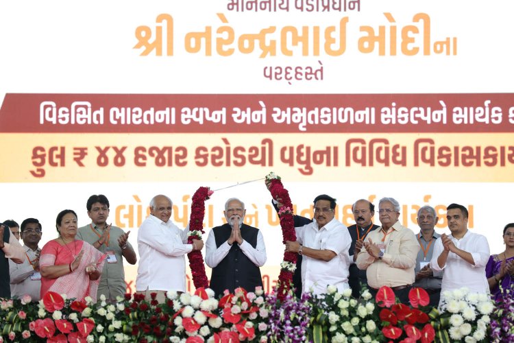 नवसारी जिले के वांसीबोरसी में 44,216 रूपये के विकास कामों का लोकार्पण मोदी के हाथों