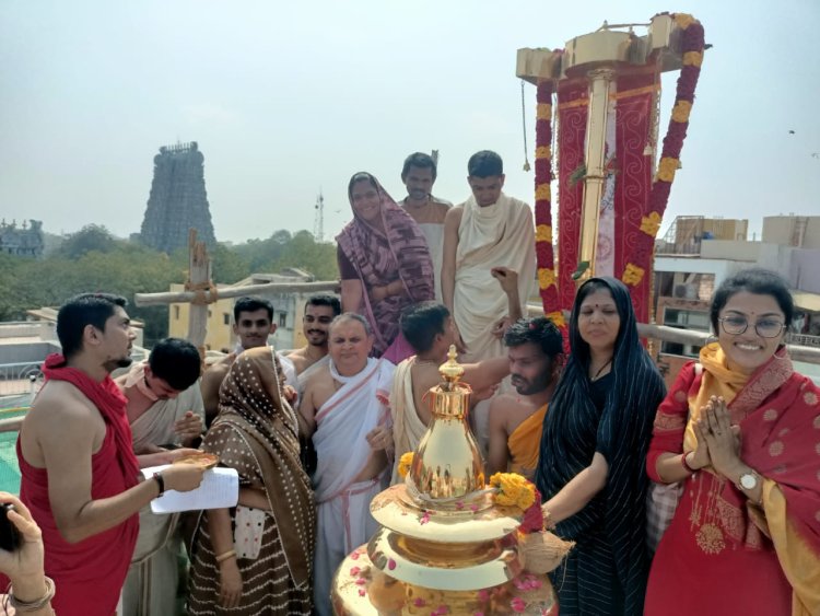 सुमतिनाथ बड़ा मंदिर की प्रथम  वर्षगाँठ पर हुआ ध्वजारोहण
