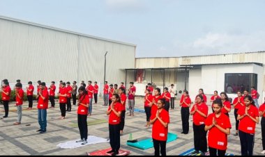 આંતરરાષ્ટ્રીય યોગ દિવસ - વર્ષના સૌથી લાંબા દિવસે યોગ મુદ્રામાં શોભતા રેડ & વ્હાઇટ ઇન્સ્ટિ.ના વિદ્યાર્થીઓ