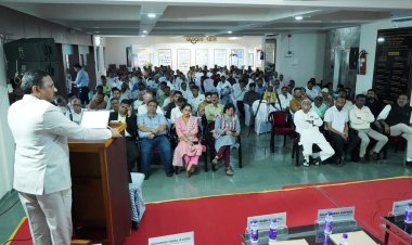 SGCCI અને સુરત જિલ્લા સહકારી સંઘના સંયુકત ઉપક્રમે સહકારી સંસ્થાઓને વધુ સશકત કરવા હેતુ બારડોલી ખાતે ‘સફર સમૃદ્ધિની’કાર્યક્રમ યોજાયો*