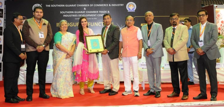 લોકપ્રિય ફિલ્મ અભિનેત્રી ઇશા દેઓલના હસ્તે SGCCI ના સ્પાર્કલ એકઝીબીશનનું ઉદ્‌ઘાટન