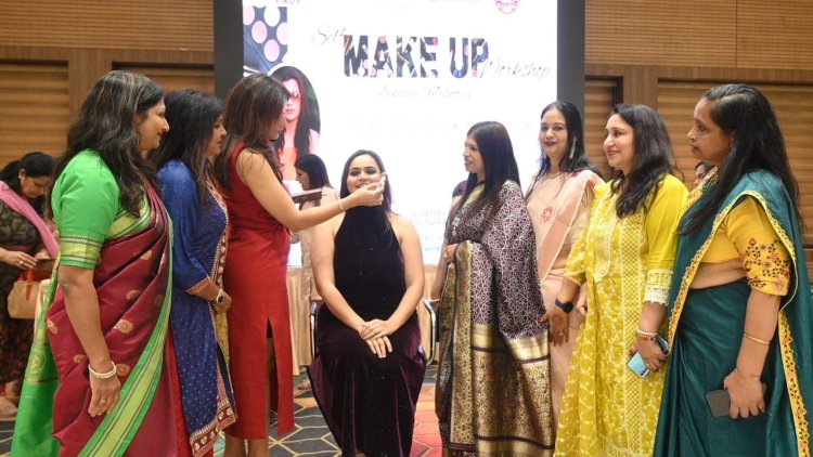 सेल्फ मेकअप वर्कशॉप का हुआ आयोजन
