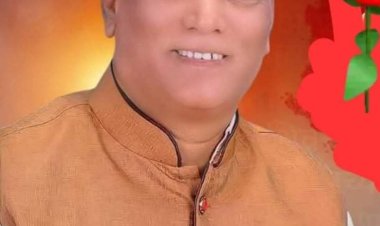 के .बी.  दादा सालुंखे को जन्मदिन पर बधाई दी पत्रकार भरत माली ने