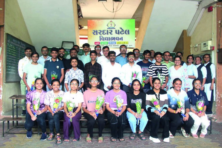 સરદાર પટેલ વિદ્યાભવનના 82 વિદ્યાર્થીઓમાંથી 18 વિદ્યાર્થીઓને એ-વન ગ્રેડ પ્રાપ્ત